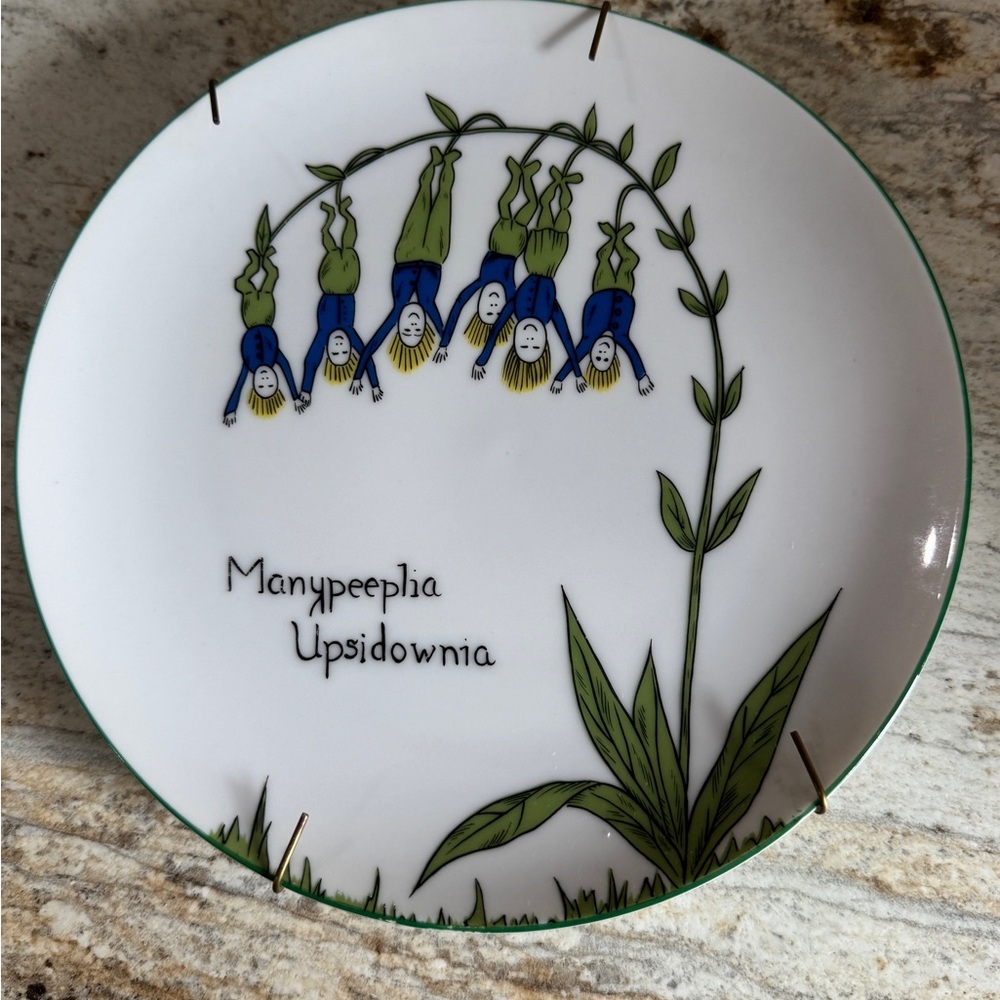Vintage Decorative Plates Set - Picture 3 of 8